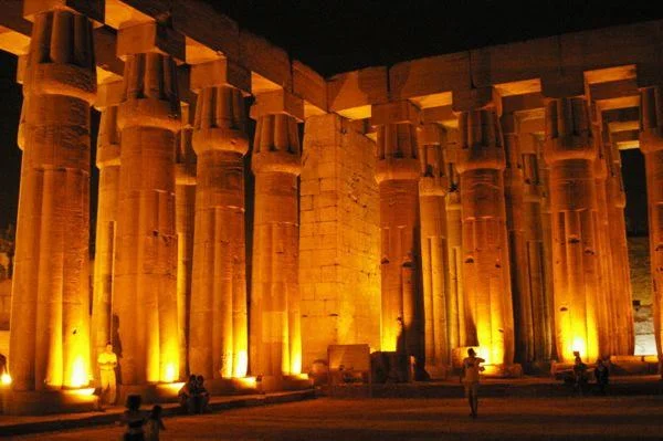 egypt-columns-night